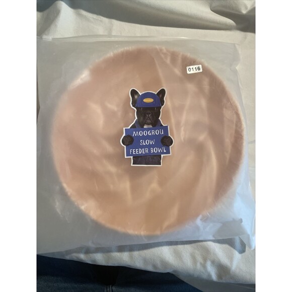 Silicone Slow Feeding Dog Bowl Slows Down Eating with Strong Suction Cups. NEW!! - Picture 7 of 7